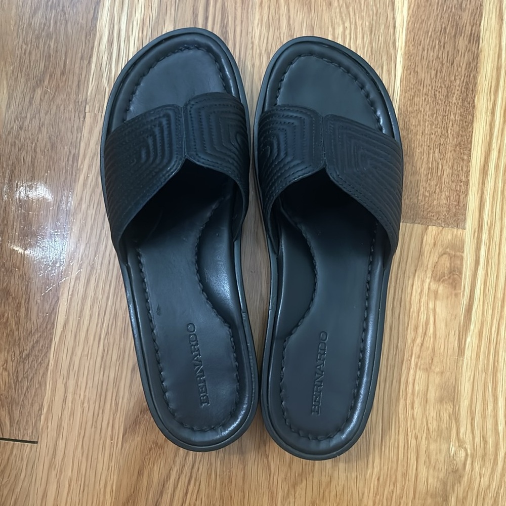 Bernardo black Faedra leather wedge sandal - Picture 5 of 8